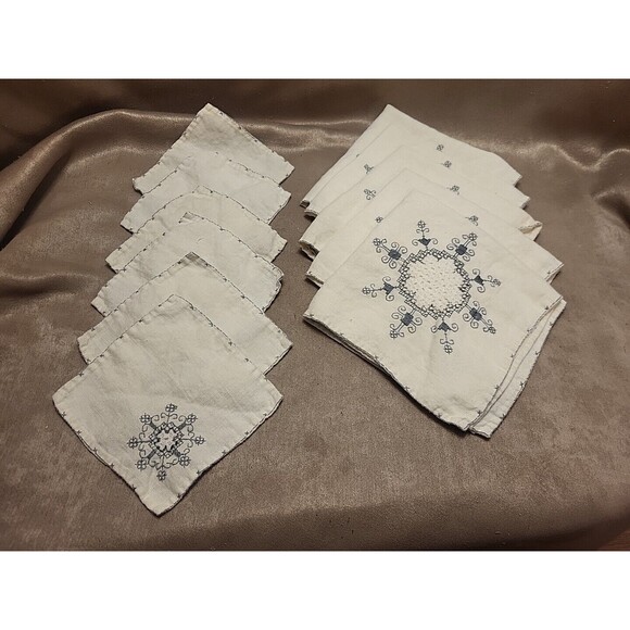 Vintage Hand Embroidered & Crocheted White With Blue 5 Napkins & 6 Coasters - Picture 1 of 15